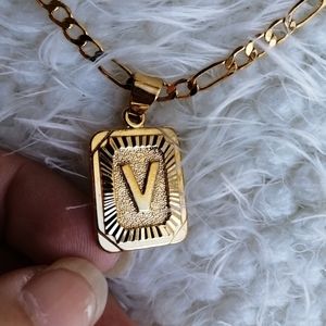 LETTER V 18K YELLOW GOLD FILLED UNISEX NECKLACE AN